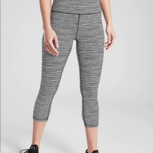 Athleta Linear Lines Capri